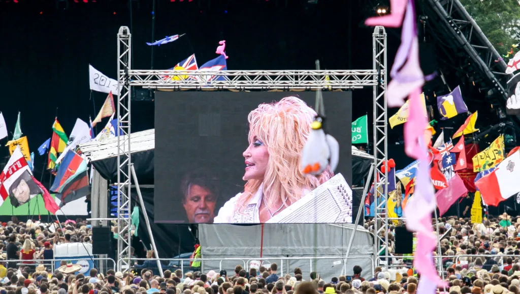 TRIBUTE: Dolly Parton – Pyramid Stage, Glastonbury Festival, 29th June 2014